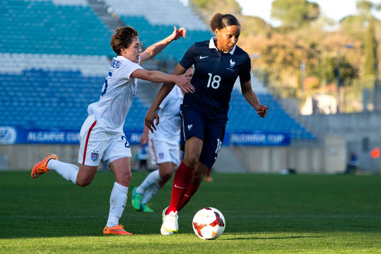 s Meghan Klingenberg jagar Frankrikes Marie-Laure Delie