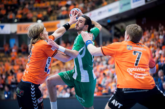 Hammarbys Josef Pujol tas hårt av Kristianstads Andreas