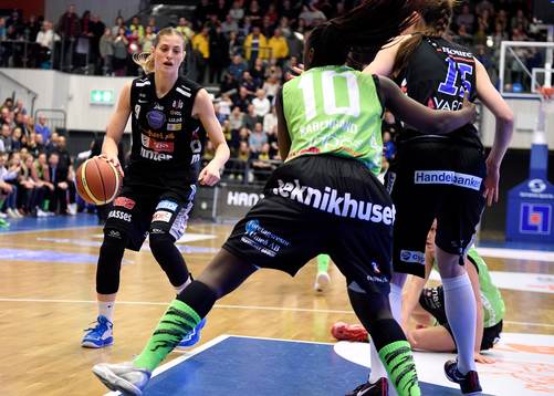 Northlands Martina Stålvant med bollen