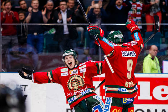 Frölundas Mathis Olimb och Frölundas Max Görtz jublar