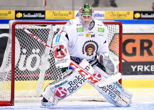 Frölundas målvakt Lars Johansson på uppvärmningen innan