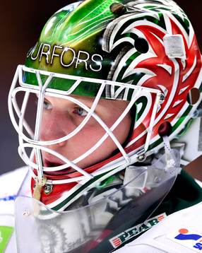 Frölundas målvakt Lars Johansson på uppvärmningen innan