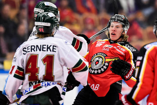 Luleås Emil Sylvegård bråkar