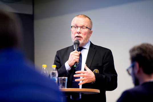Damkronornas förbundskapten Leif Boork