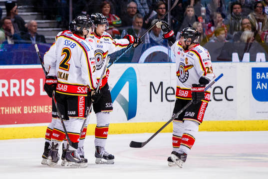 Luleås Dean Kukan, Johan Harju och Chris Abbott jublar