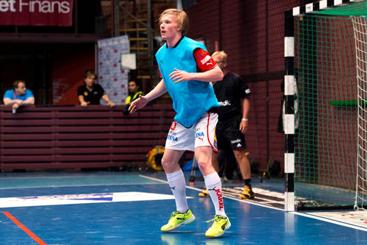 Drotts Henrik Olsson står i mål