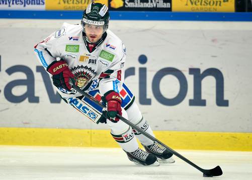 Frölundas Mikael Wikstrand med pucken