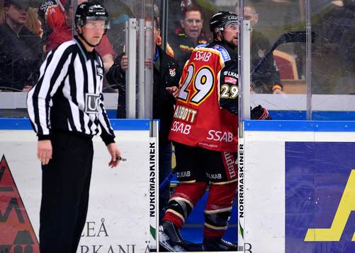 Luleås Chris Abbott  blir utvisad