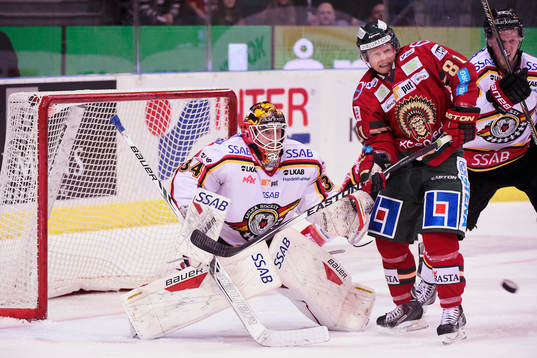 Luleås målvakt Joel Lassinantti och Frölundas Ryan Lasch