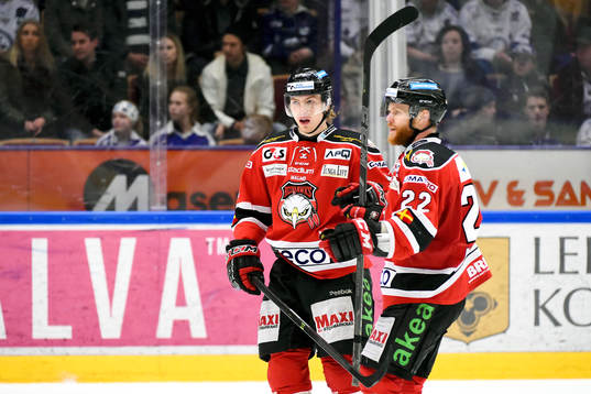 Malmö Redhawks Johan Ivarsson och Jeremias Augustin jublar