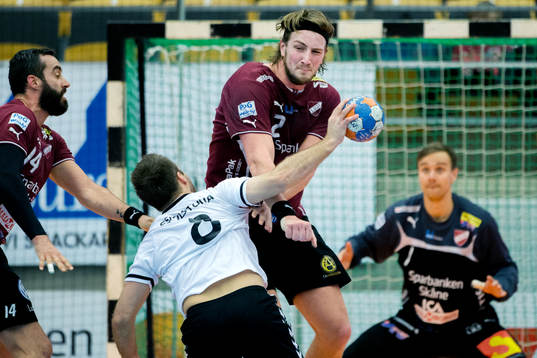 Lugis Jakob Wickman Modigh stoppar ett skott av Guifs Robin
