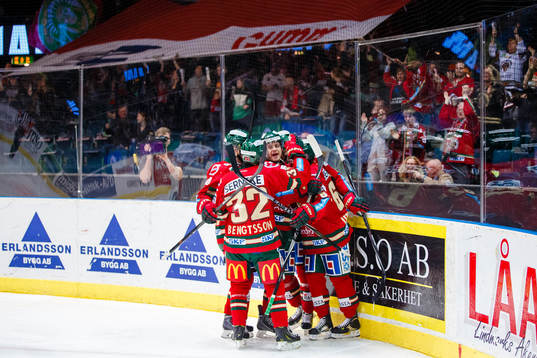 Frölundas spelare jublar