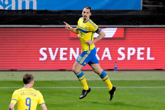 Sveriges Zlatan Ibrahimovic jublar