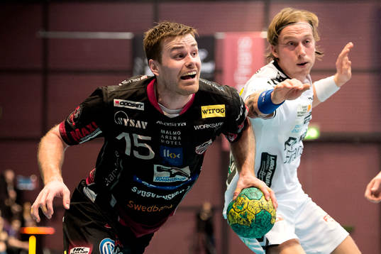 HK Malmös Fredrik Lindahl går förbi Redbergslids Charlie
