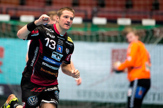 HK Malmös Mirsad Pecikoza jublarunder handbollsmatchen i