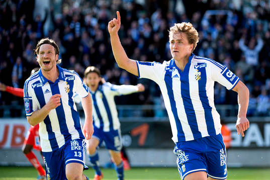 IFK Göteborgs Gustav Svensson och Thomas Rogne firar
