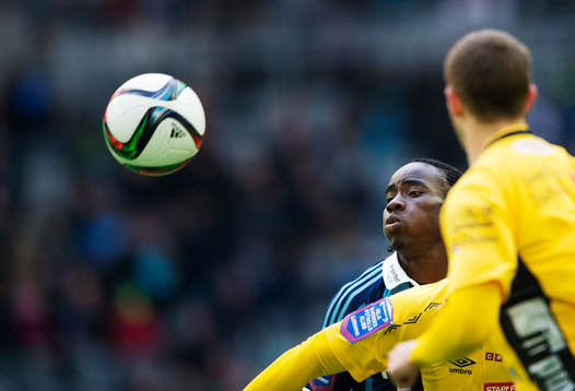 Djurgårdens Sam Johnson jagar bollen