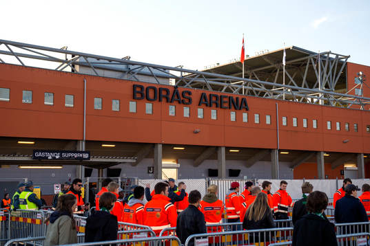 Vakter utanför Borås Arena