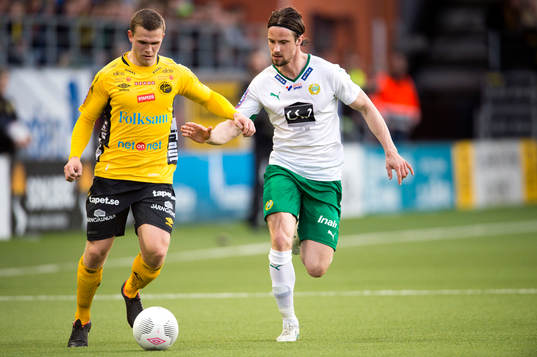 Elfsborgs Jesper Manns jagas av Hammarbys Linus Hallenius
