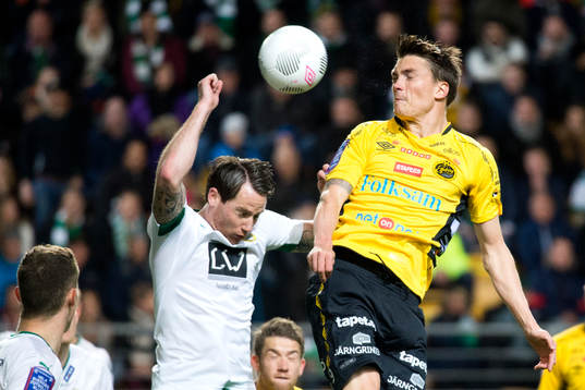 Hammarbys Johan Persson i nickduell med Elfsborgs Lasse