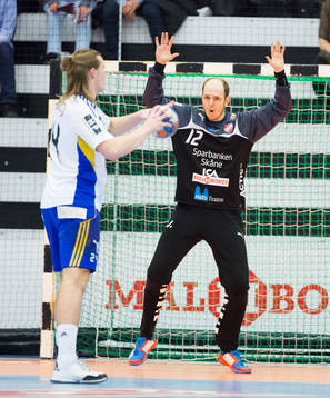 Lugis målvakt Oscar Jensen  och ystads Linus Nilsson