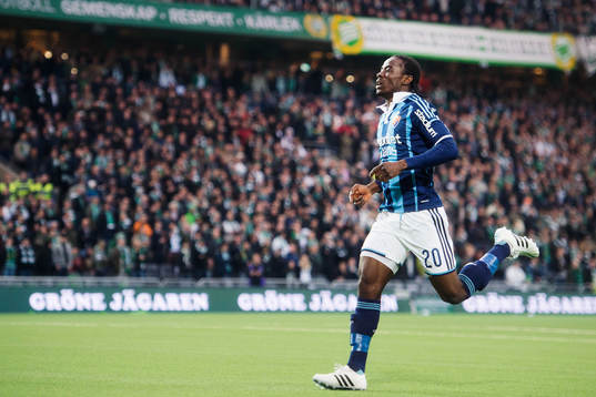 Djurgårdens Sam Johnson gör 0-1 och jublar