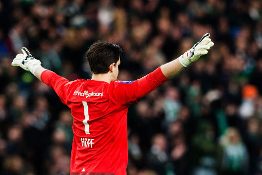 Hammarbys målvakt Johannes Hopf jublar