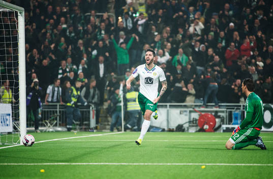 Hammarbys Nahir Besara jublar