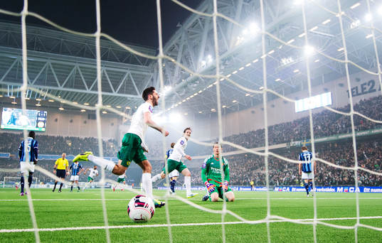 Hammarbys Nahir Besara och Linus Hallenius jublar