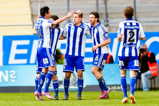 IFK Göteborgs Mikael Boman jublar med lagkamraterna