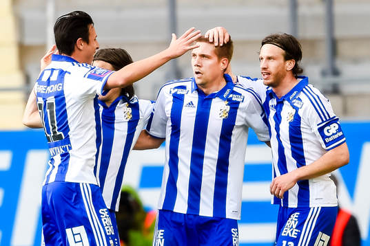 IFK Göteborgs Mikael Boman jublar med lagkamraterna