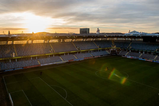 Solen går ner över Gamla Ullevi