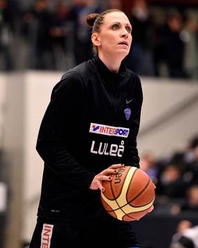s Anna Barthold på uppvärmningen