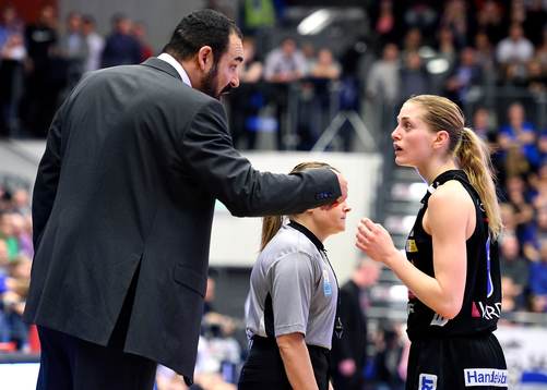 s Head coach Jens Tillman skäller ut Martina Stålvant