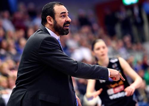 s Head coach Jens Tillman var mycket uppröd i sista