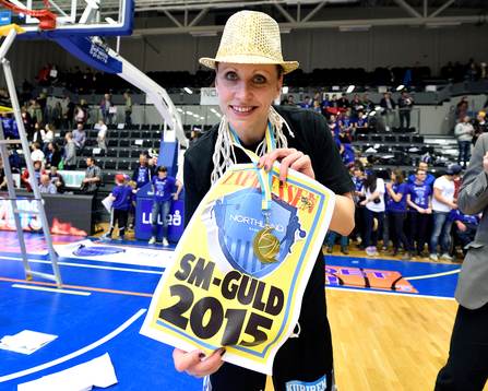 s Anna Barthold med Expressen löp
