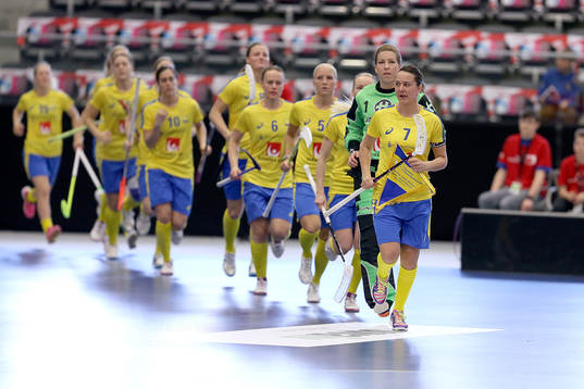 Sveriges spelare gör entré med Sanna Scheer i spetsen
