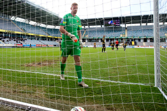 Häckens målvakt Christoffer Källqvist deppar