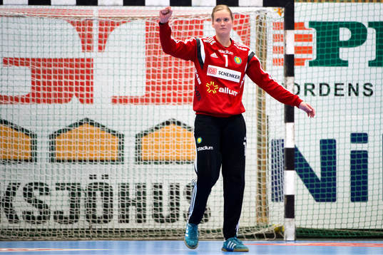 Sävehofs målvakt Johanna Bundsen jublar