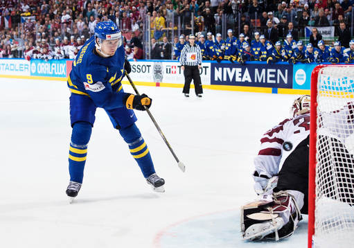 Sveriges Filip Forsberg skjuter in 1-3 på straff bakom