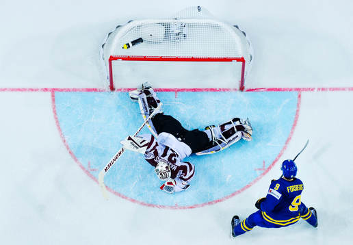 Sveriges Filip Forsberg skjuter in 1-3 på straff bakom