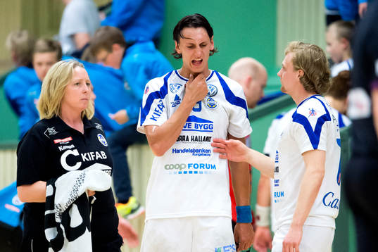 Aranäs Jonathan Wiklund skadar sig