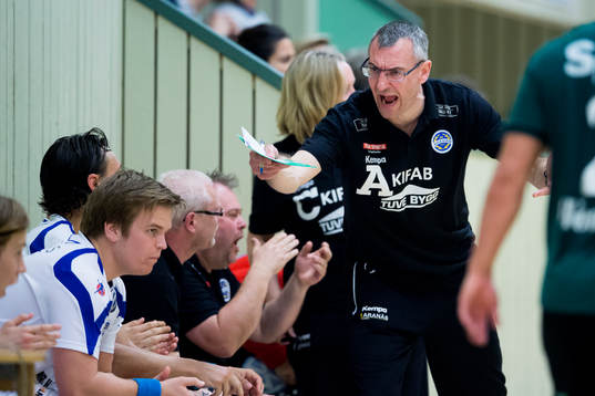 Aranäs tränare Jerry Hallbäck reagerar