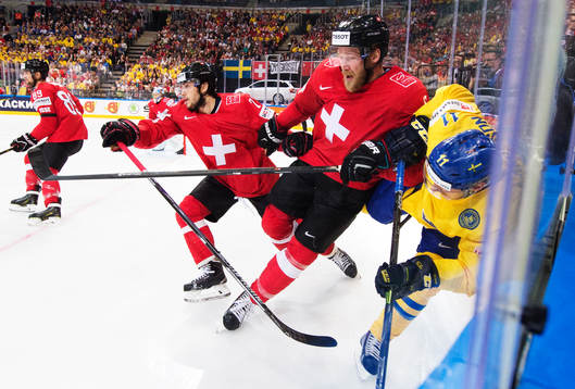 Schweiz Robin Grossmann och Timo Helbling utmanas av