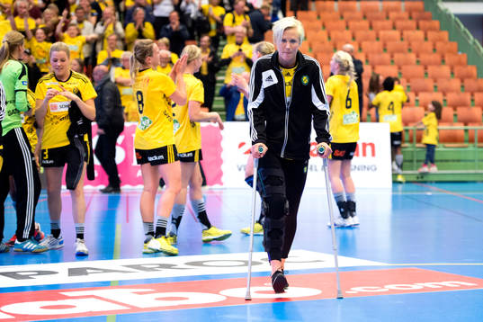 Sävehofs Elin Karlsson på kryckor