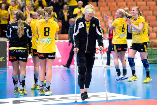 Sävehofs Elin Karlsson på kryckor
