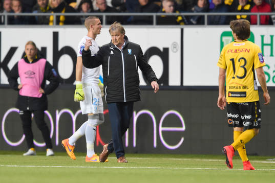 Malmö FFs tränare Åge Hareide kallar på spelarna som