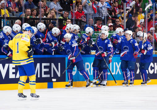 Frankrikes spelare jublar