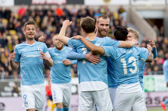 Malmö FFs Magnus Wolff Eikrem gör 0-1 jublar med laget