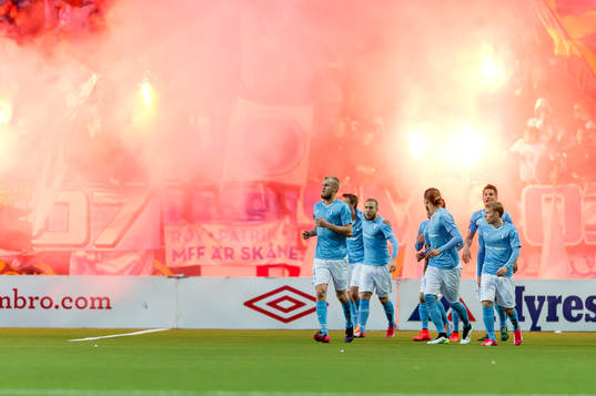 Malmö FFs Magnus Wolff Eikrem har gjort 1-2 och laget